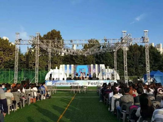 O fardo de alumínio do telhado do fardo do parafuso da iluminação recauchuta o tamanho reutilizado 300*300 da resistência de corrosão